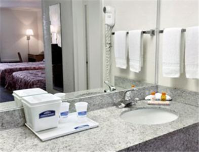 Howard Johnson By Wyndham Commerce Ga Rom bilde