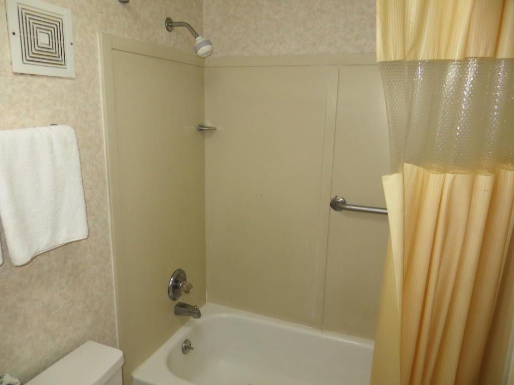 Howard Johnson By Wyndham Commerce Ga Rom bilde