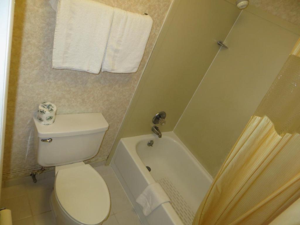 Howard Johnson By Wyndham Commerce Ga Rom bilde